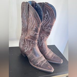 Ariat Heritage Embroidery Snip Toe Cowboy Boots size 9.5B